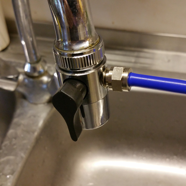 Umschaltbarer Adapter für den Anschluss von 1/4“ Schlauch am Wasserhahn Lebendiges Trinkwasser